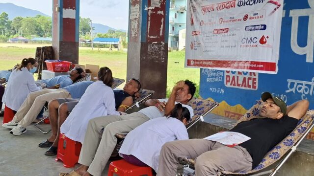भोटेकोशी बाढी प्रभावितका लागि माडीमा रक्तदान, ८१ जनाले गरे रक्तदान